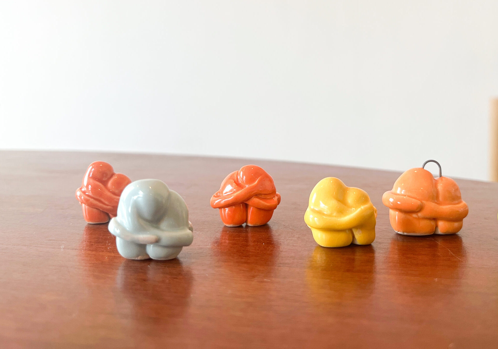 knuffelpoppetje verwonders verwonders-kunst-keramiek-keramiekmarktutrecht-vreemdegasten-willemieke